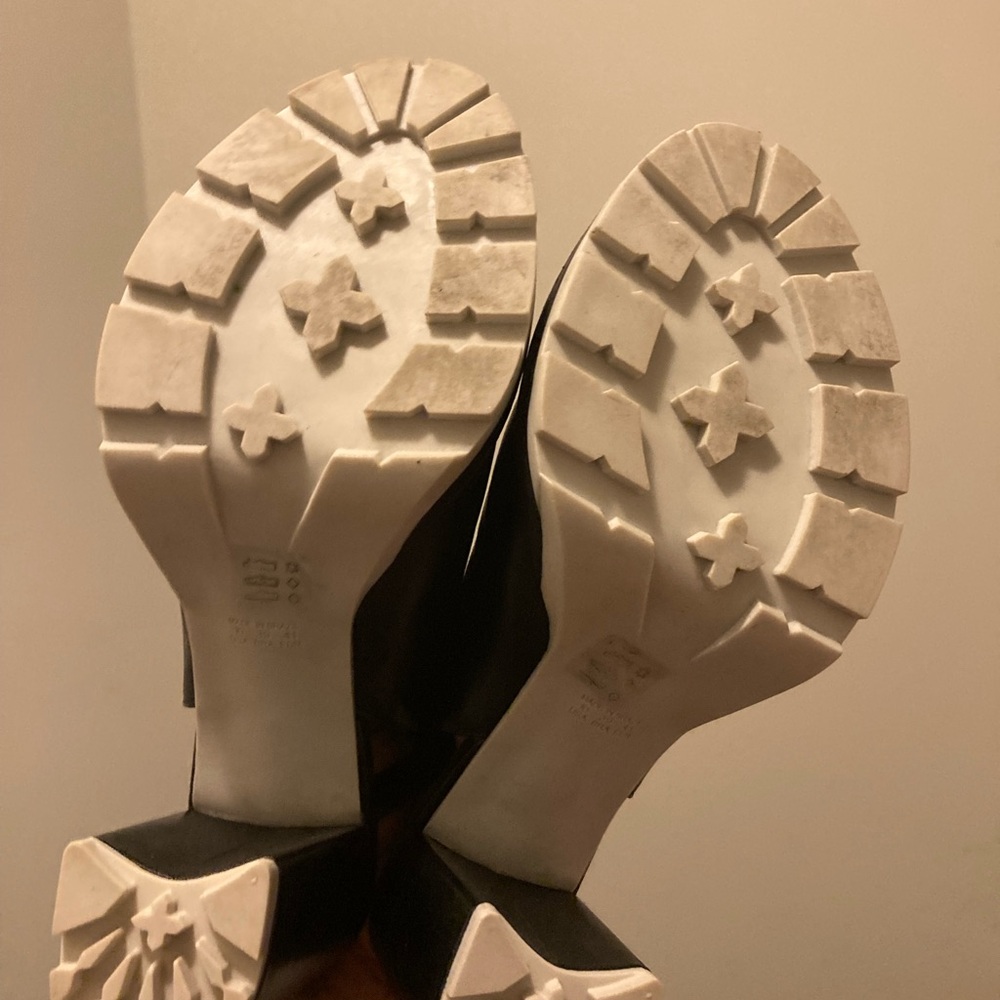 Black Chunky Heel Mules With Open Toe - image 4